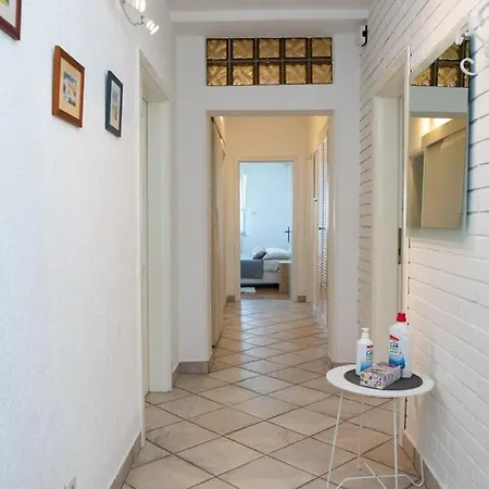 Apartment Villa Tomic Apartment Mia Near The Sea