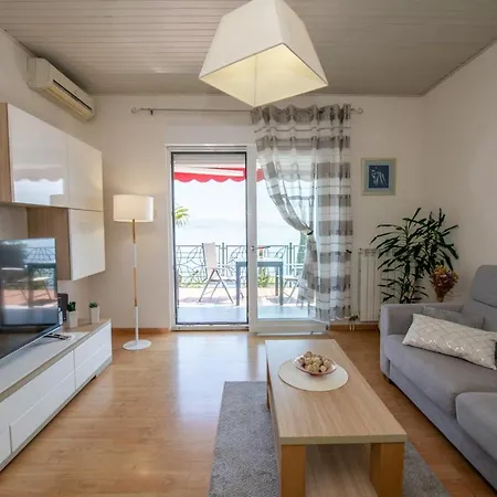 Apartment Villa Tomic Apartment Mia Near The Sea