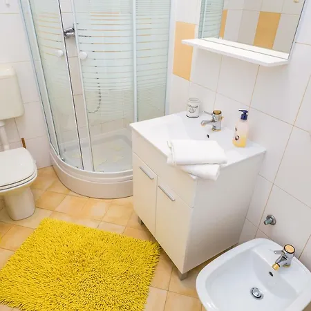 Villa Tomic Apartment Mia Near The Sea