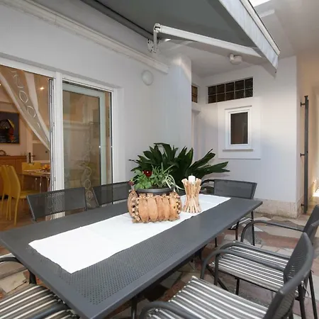 Villa Tomic Apartment Mia Near The Sea Apartment