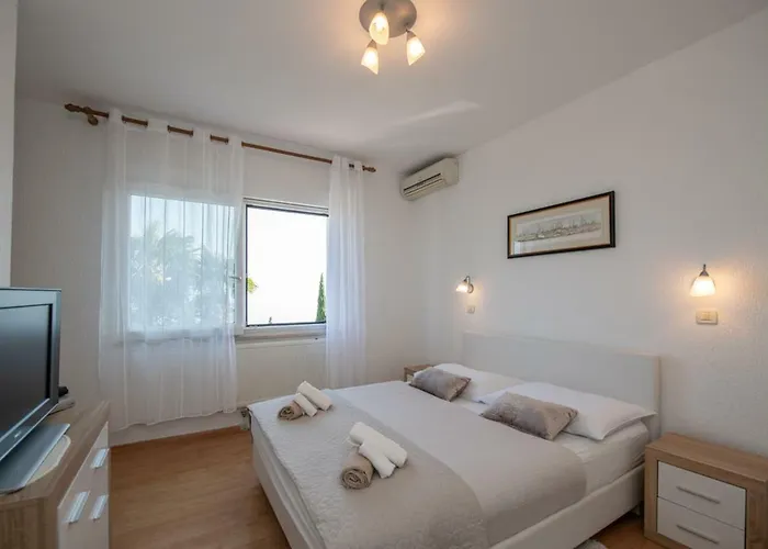 Apartman Tomic Mia Near The Sea